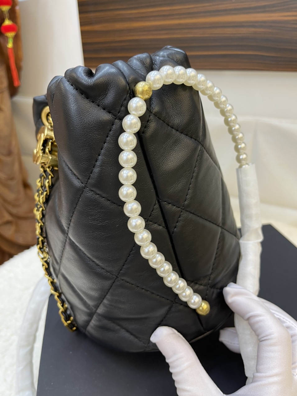 Túi Xách Chanel Drawstring Super Pearl String In Black Size 18cm